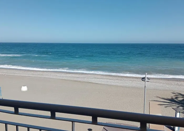 Primera Linea De Playa A 10 Min Estepona