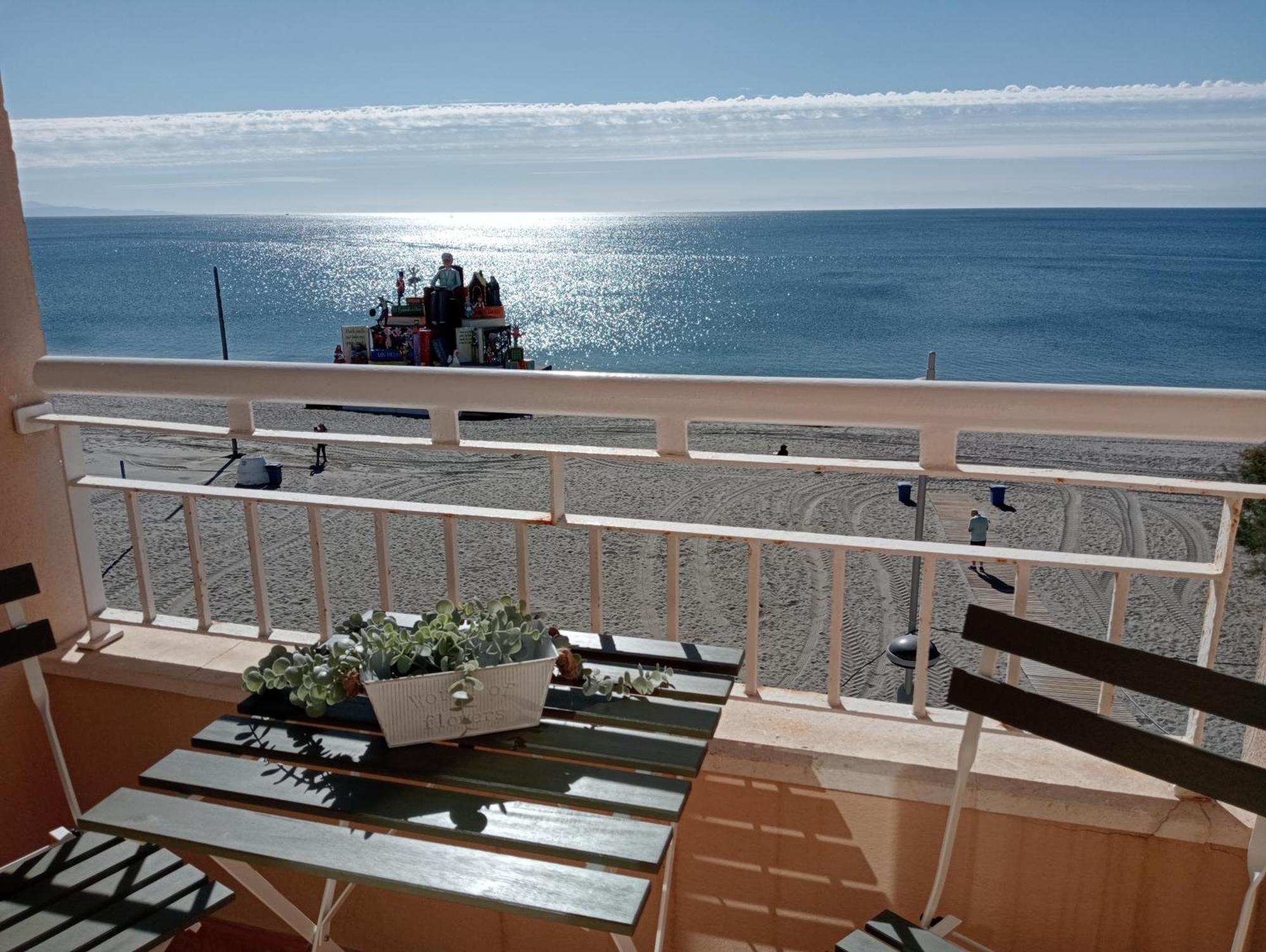 Primera Linea De Playa A 10 Min Estepona *